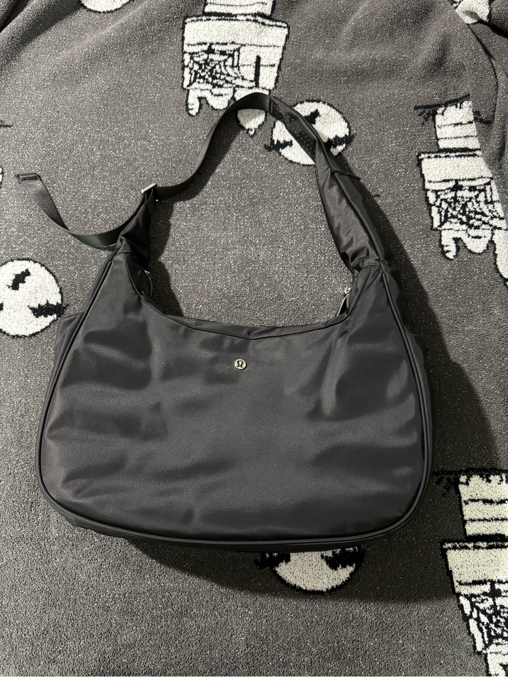City Essentials Oversized Shoulder Bag 18L